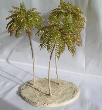 Пальма, сделанная из бисера